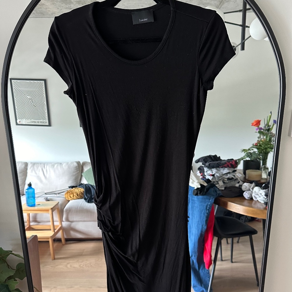Short sleeve black midi dress